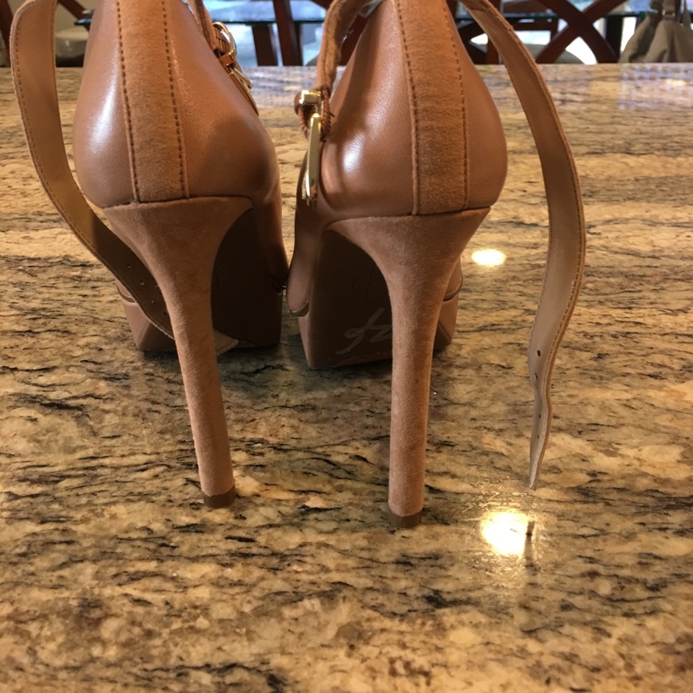 Jessica Simpson pomps - Picture 4 of 5